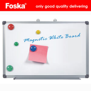 Whiteboard (Aluminiumrahmen, Metallhintergrund)