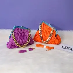 Heiße Verkaufsprodukte 2023 Geraffte Leder Unregelmäßige Kette Taschen Damen Handtaschen Damen Damen Umhängetaschen Geldbörsen und Handtaschen - Görsel 3